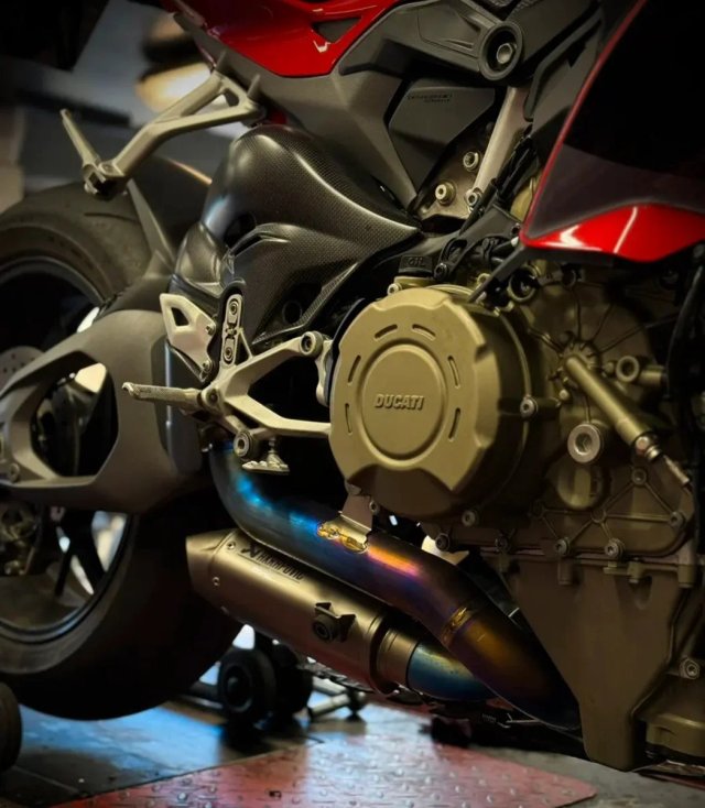 Akrapovic Streetfighter Panigale V4 25/26