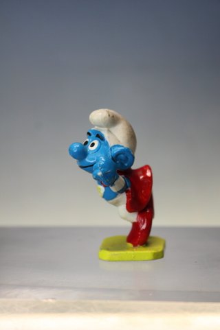 Los Pitufos: SuperPitufo Superman. Figura de PVC. Sin marca, bootleg, vintage.