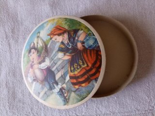 Scatola Vintage in Cartone Illustrata