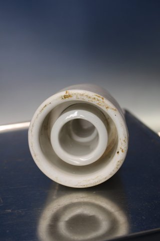 5 tazze in ceramica, isolante per pali elettrici in porcellana.