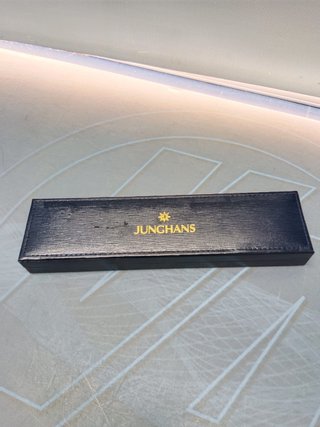 Reloj de pulsera cronógrafo Junghans. Nuevo.