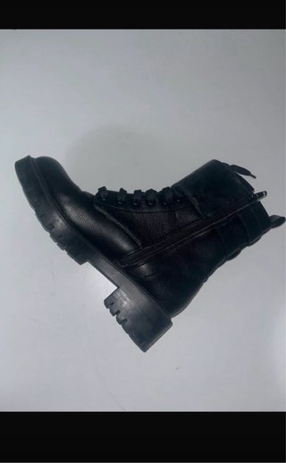 Botines Parfois negros con hebillas