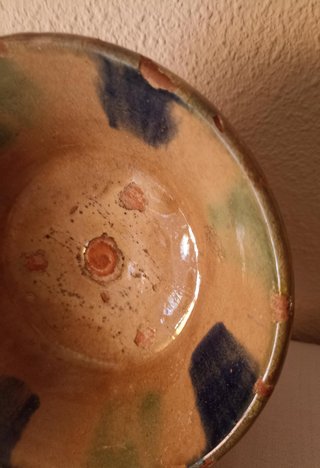 Antichi piatti in ceramica