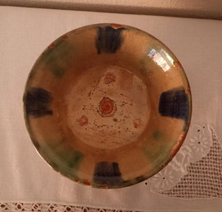 Antichi piatti in ceramica