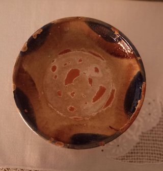 Antichi piatti in ceramica