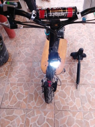 Patinete eléctrico con asiento