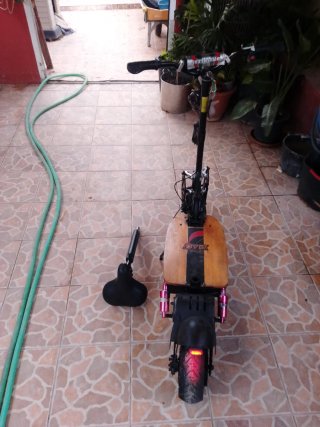 Patinete eléctrico con asiento