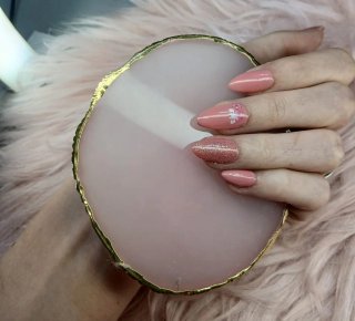Servicio de uñas Soft Gel desde 10 euros ✨️