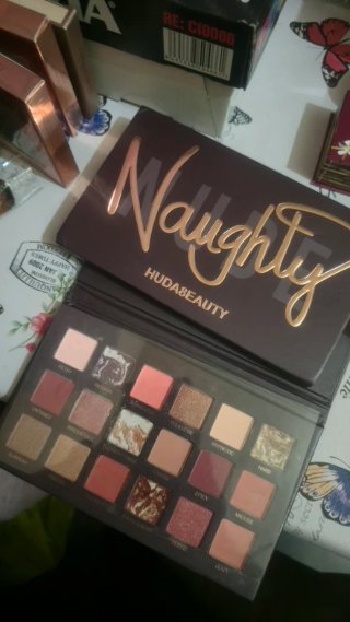 Paleta de Sombras Huda Beauty Naughty