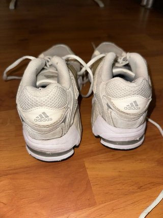 Zapatillas Adidas Running Blancas y Doradas