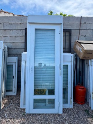 Puerta aluminio abatible climalit
