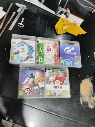 PlayStation 3 con 2 joystick e 5 giochi