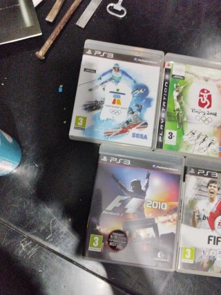 PlayStation 3 con 2 joystick e 5 giochi