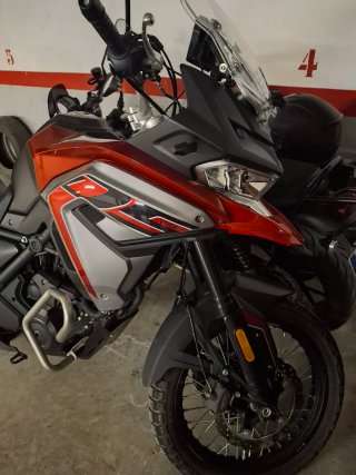Voge 650 DSX gris/rojo