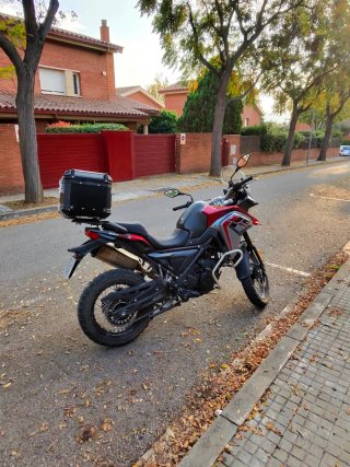 Voge 650 DSX gris/rojo