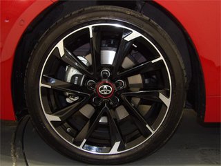 TOYOTA Corolla 2.0 180H GR-SPORT E-CVT