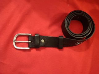 Cintura in pelle nera con fibbia argento