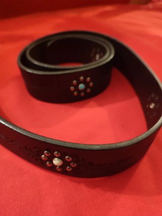 Cintura in pelle nera con fibbia argento