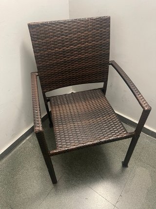 33 euros unidad, 5 Sillas de exterior ratán marrón