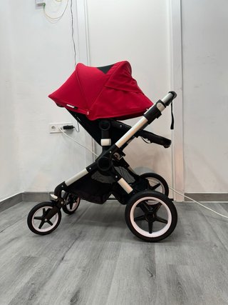 Passeggino Bugaboo Fox 2 in rosso e nero con ovetto