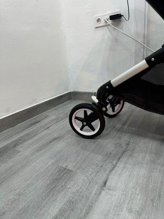 Passeggino Bugaboo Fox 2 in rosso e nero con ovetto