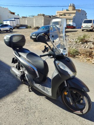 Honda SH 300 Scooter Negra Automática