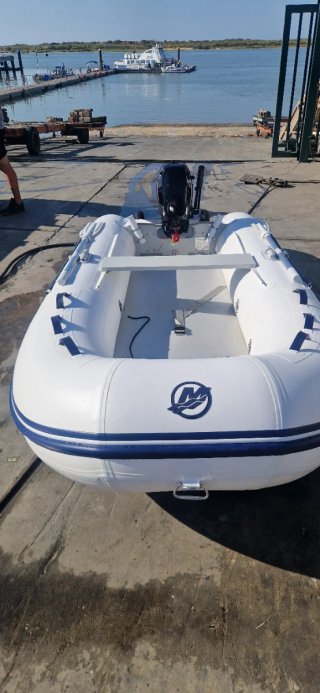 Zodiac 3.20 con motor Mercury 6cv