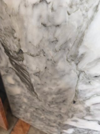 Placa de mármol con vetas grises