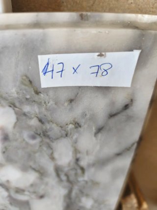 Placa de mármol con vetas grises