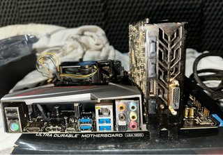 Conjunto placa base, ram, procesador y gráfica.