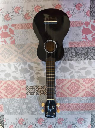Ukelele Harley Benton Negro