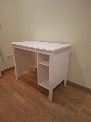 Escritorio infantil blanco y silla de regalo
