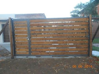 Puerta de Hierro y Madera