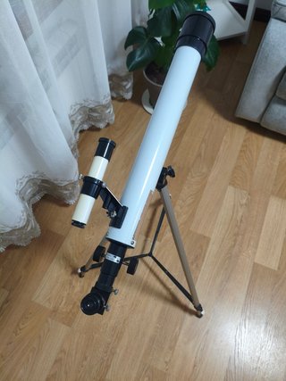 Telescopio Bresser con trípode. 50x600