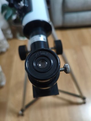 Telescopio Bresser con trípode. 50x600