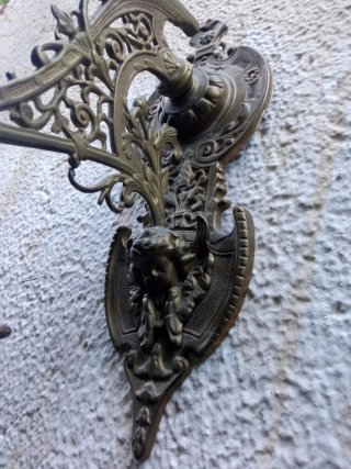 Campaña antigua de bronce