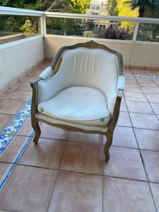 Sillón tapizado estilo Luis XV