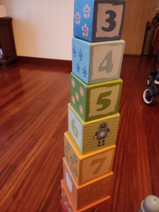 Juguetes apilables y encajables 0-2 años