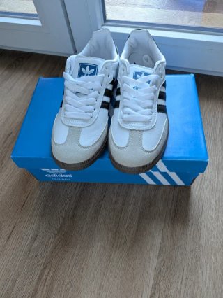 Zapatillas Adidas Samba Beige y Blancas