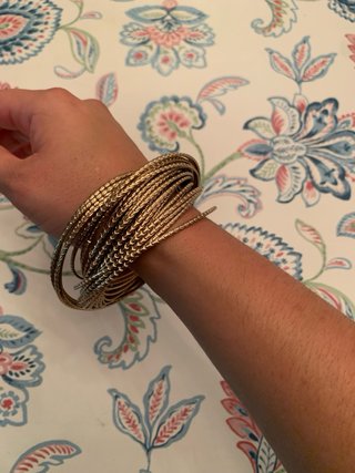 Pulseras doradas estilo bangle