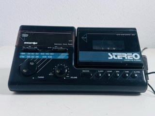 Brigmton AM/FM Clock Radio Removable Walkman Casse