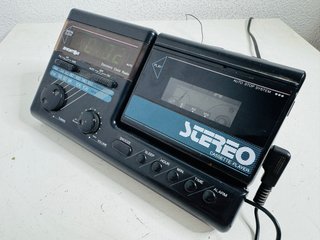 Brigmton AM/FM Clock Radio Removable Walkman Casse