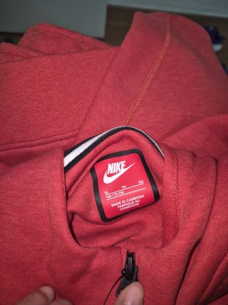 Conjunto Nike Tech Fleece Rojo Talla Xl niños  xs