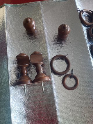 Supporti e finiture in legno per tende