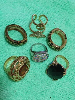 4 Anillos y pendientes vintage
