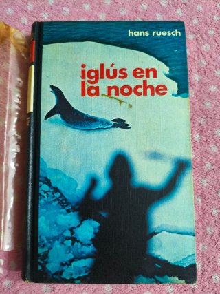 Iglús en la noche