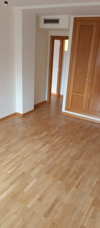Montaje e instalación de tarima y rodapiés