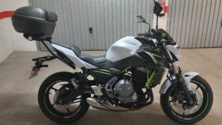 Portamaletas y Maleta Givi para Kawa Z650