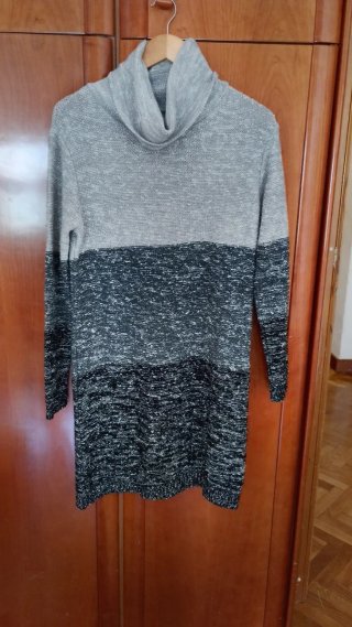 Vestido de punto gris y negro