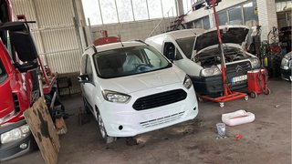 Ford E-Tourneo Courier 2015